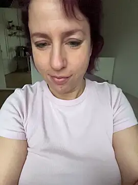 Snapshot of MariaValentine chatting on December 1, 6:29 am MariaValentine online show from December 1, 6:29 am