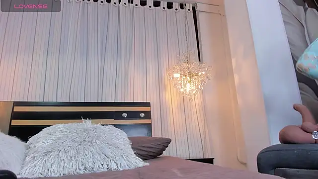 Snapshot of DahianaLincoln chatting on January 23, 7:40 pm DahianaLincoln online show from January 23, 7:40 pm