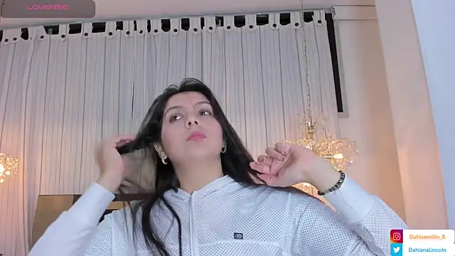 Snapshot of DahianaLincoln chatting on February 1, 2:05 am DahianaLincoln online show from February 1, 2:05 am