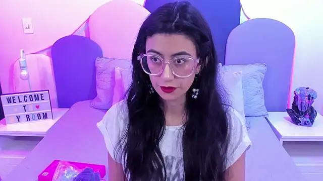 Snapshot of SophieGomez22 chatting on February 9, 11:25 am SophieGomez22 online show from February 9, 11:25 am