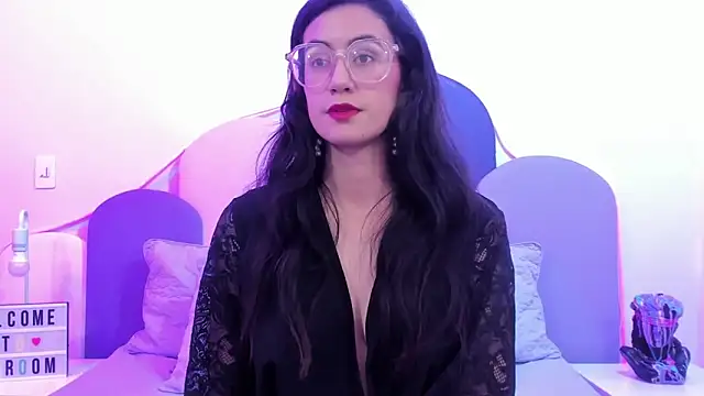 Snapshot of SophieGomez22 chatting on February 9, 2:29 pm SophieGomez22 online show from February 9, 2:29 pm