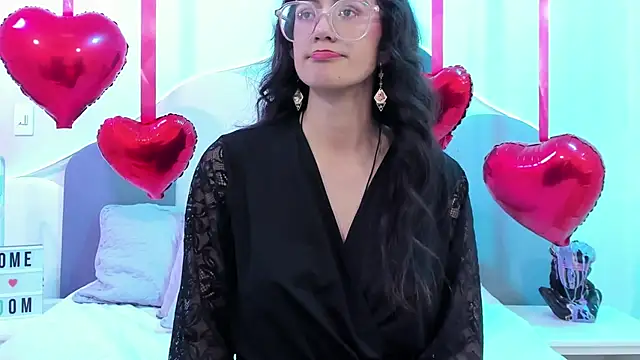 Snapshot of SophieGomez22 chatting on February 14, 2:12 pm SophieGomez22 online show from February 14, 2:12 pm