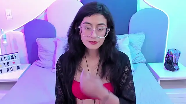 Snapshot of SophieGomez22 chatting on February 16, 5:37 pm SophieGomez22 online show from February 16, 5:37 pm