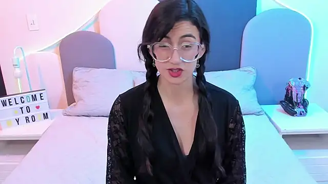 Snapshot of SophieGomez22 chatting on February 24, 5:31 pm SophieGomez22 online show from February 24, 5:31 pm