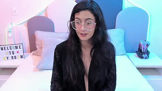 Snapshot of SophieGomez22 chatting on March 3, 11:22 am SophieGomez22 online show from March 3, 11:22 am