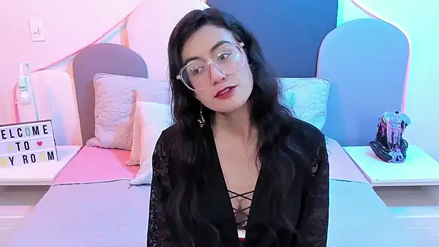 Snapshot of SophieGomez22 chatting on March 6, 2:29 pm SophieGomez22 online show from March 6, 2:29 pm