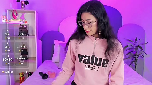 Snapshot of SophieGomez22 chatting on October 19, 11:22 am SophieGomez22 online show from October 19, 11:22 am