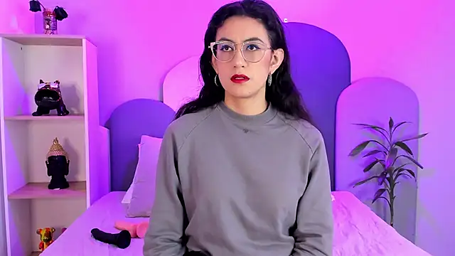 Snapshot of SophieGomez22 chatting on October 26, 11:16 am SophieGomez22 online show from October 26, 11:16 am