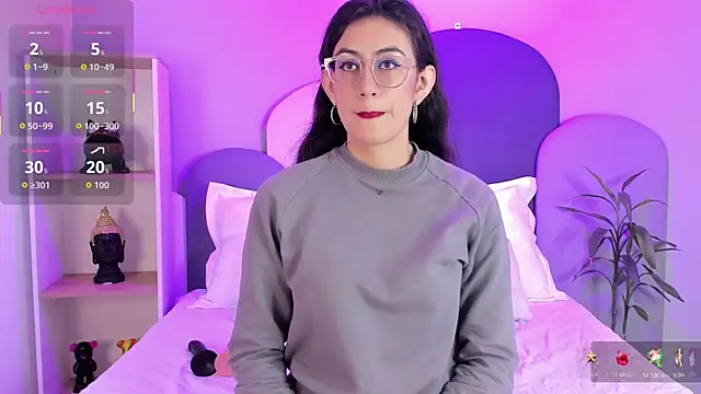 Snapshot of SophieGomez22 chatting on November 19, 11:21 am SophieGomez22 online show from November 19, 11:21 am