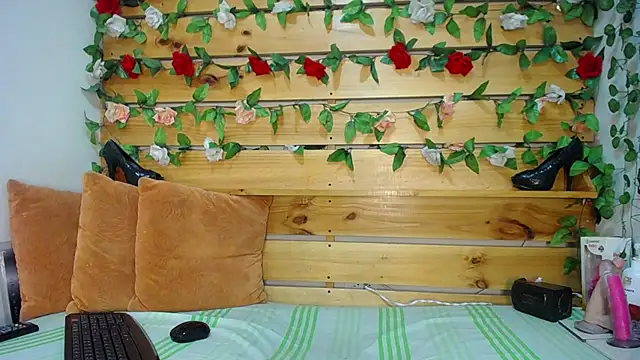 Snapshot of daniela_casallas_ chatting on February 1, 5:37 pm daniela casallas online show from February 1, 5:37 pm