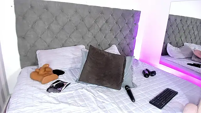 rebeca cortez  online show from March 10, 4:49 am