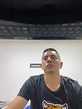 Snapshot of DanielGomez9 chatting on December 17, 11:16 pm DanielGomez9 online show from December 17, 11:16 pm