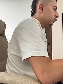 Snapshot of DanielGomez9 chatting on January 2, 6:12 pm DanielGomez9 online show from January 2, 6:12 pm