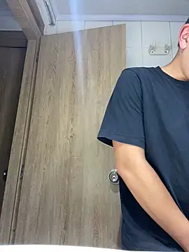 Snapshot of DanielGomez9 chatting on January 6, 11:20 pm DanielGomez9 online show from January 6, 11:20 pm