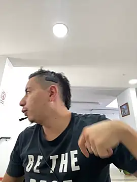 Snapshot of DanielGomez9 chatting on January 13, 2:32 pm DanielGomez9 online show from January 13, 2:32 pm