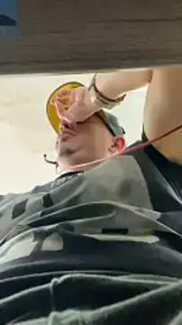 Snapshot of DanielGomez9 chatting on January 21, 9:25 pm DanielGomez9 online show from January 21, 9:25 pm