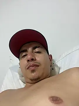 Snapshot of DanielGomez9 chatting on January 27, 4:41 am DanielGomez9 online show from January 27, 4:41 am