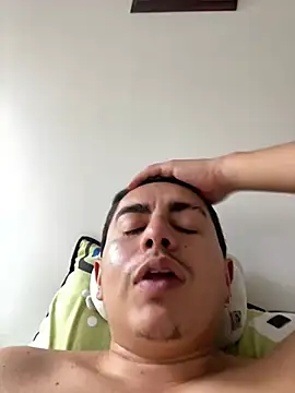 Snapshot of DanielGomez9 chatting on March 9, 8:31 pm DanielGomez9 online show from March 9, 8:31 pm