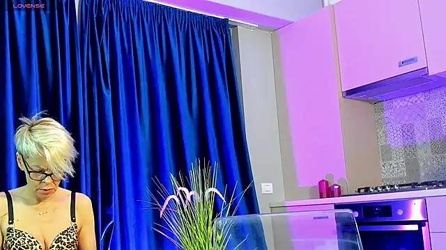 RosaCatalleya online show from October 6, 4:32 am