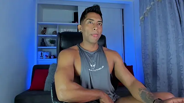 Snapshot of Couple_muscle1 chatting on December 12, 2:44 pm Couple muscle1 online show from December 12, 2:44 pm