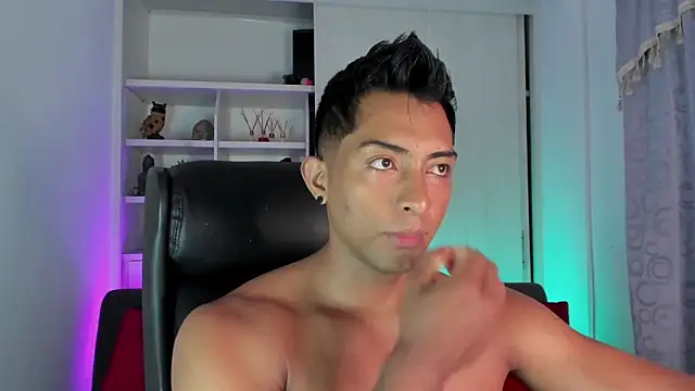 Snapshot of Couple_muscle1 chatting on December 13, 2:49 pm Couple muscle1 online show from December 13, 2:49 pm