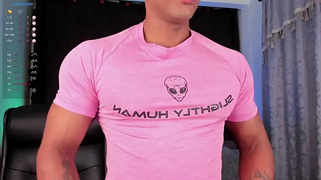 Snapshot of Couple_muscle1 chatting on February 19, 2:12 pm Couple muscle1 online show from February 19, 2:12 pm