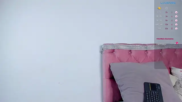 Snapshot of Couple_muscle1 chatting on March 11, 4:07 pm Couple muscle1 online show from March 11, 4:07 pm