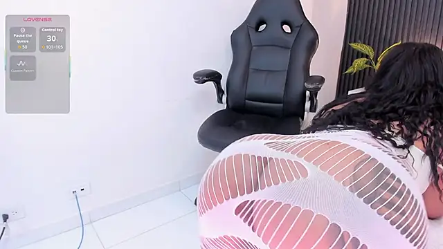 Snapshot of Madiee_Rhea chatting on February 18, 8:05 pm Madiee Rhea online show from February 18, 8:05 pm