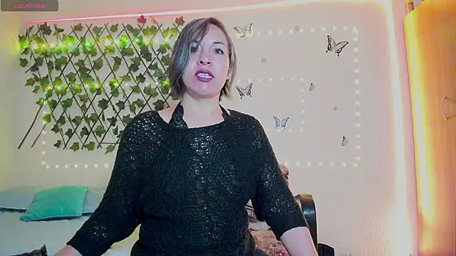 Snapshot of Lady_breaks_hearts chatting on September 22, 10:28 am Lady breaks hearts online show from September 22, 10:28 am