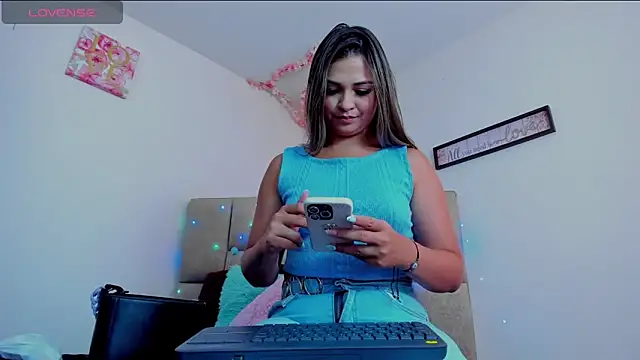 Snapshot of celeste_anderson chatting on February 13, 6:38 pm celeste anderson online show from February 13, 6:38 pm