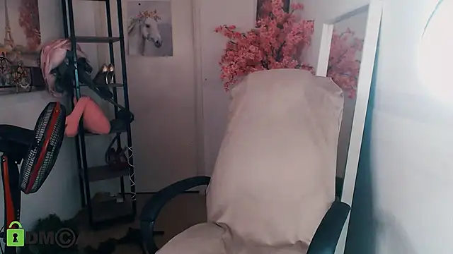 Snapshot of _KittyBoo chatting on December 9, 7:50 am KittyBoo online show from December 9, 7:50 am