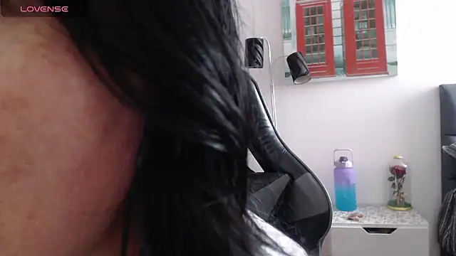 Snapshot of miawilson_1 chatting on March 8, 10:24 pm miawilson 1 online show from March 8, 10:24 pm