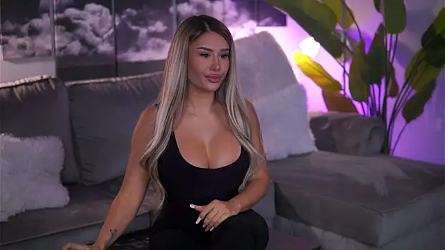 EvaZane online show from November 4, 8:19 pm