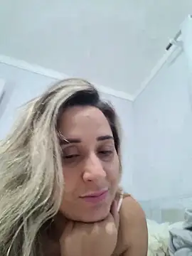 Snapshot of annamell chatting on February 18, 9:16 am annamell online show from February 18, 9:16 am