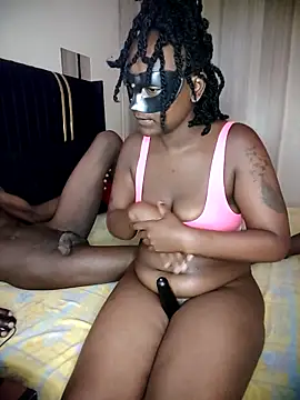 Snapshot of KikiLovesD chatting on November 18, 9:03 am KikiLovesD online show from November 18, 9:03 am