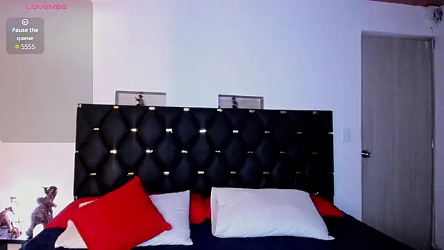 Snapshot of charlottemeyerr chatting on December 14, 6:09 pm charlottemeyerr online show from December 14, 6:09 pm