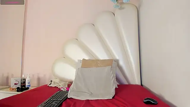 Lorena Hawkins online show from February 19, 1:39 pm