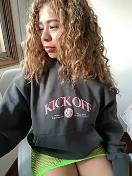 LEONCITA  online show from December 12, 4:32 pm