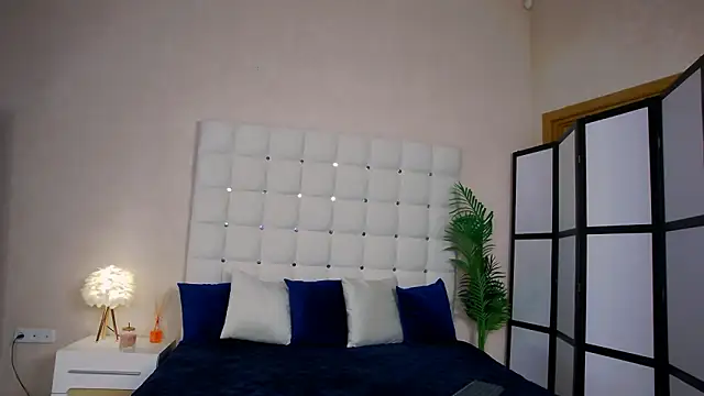 NicoleRosss online show from March 4, 6:18 pm