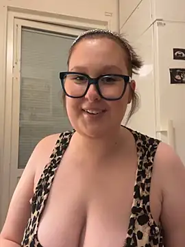 Misssmilf online show from November 5, 6:30 pm