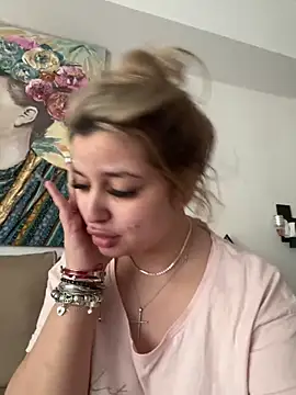 AllysonK online show from April 21, 10:32 am