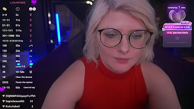 Snapshot of CoolTatis chatting on March 1, 10:34 am CoolTatis online show from March 1, 10:34 am