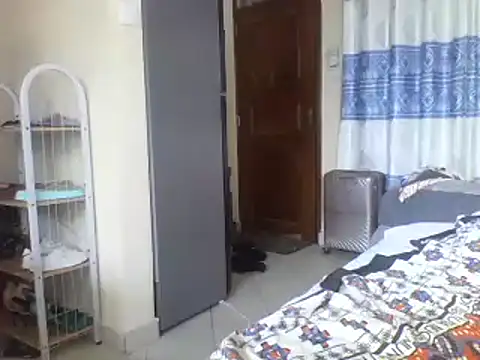 Snapshot of zainabsmile chatting on February 24, 8:06 am zainabsmile online show from February 24, 8:06 am