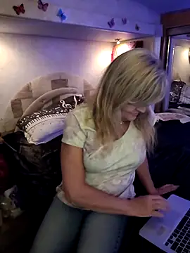 Snapshot of annika_lately chatting on February 28, 3:26 am annika lately online show from February 28, 3:26 am