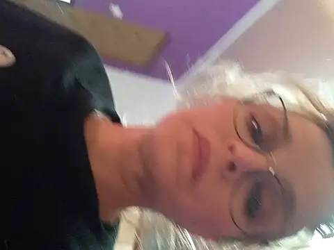 BritneyHudson online show from January 8, 3:25 pm