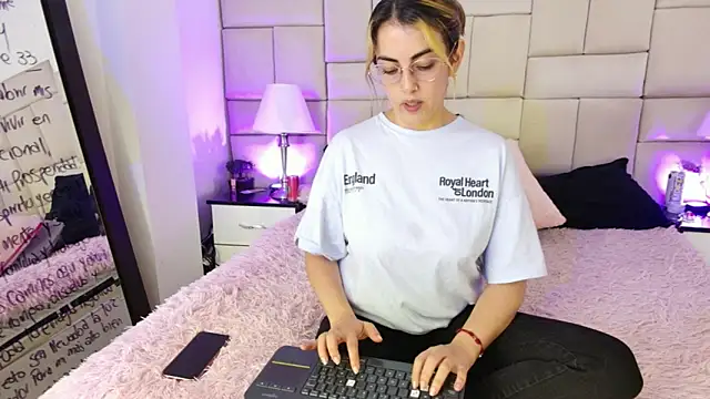 IsisLoveyes  online show from March 24, 12:26 am