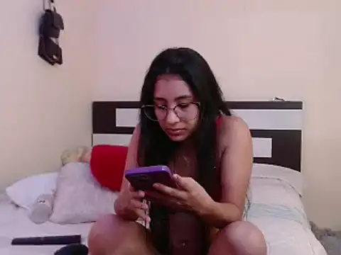 Snapshot of chika_hellar chatting on January 30, 1:44 am chika hellar online show from January 30, 1:44 am