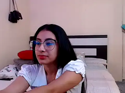 Snapshot of chika_hellar chatting on February 18, 10:25 pm chika hellar online show from February 18, 10:25 pm