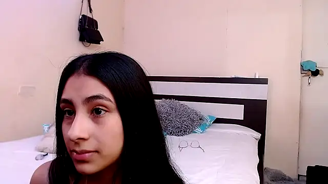 Snapshot of chika_hellar chatting on September 19, 10:10 pm chika hellar online show from September 19, 10:10 pm