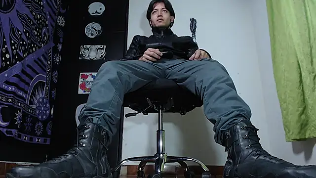 Snapshot of Dicaprioo_ chatting on December 5, 6:00 pm Dicaprioo online show from December 5, 6:00 pm